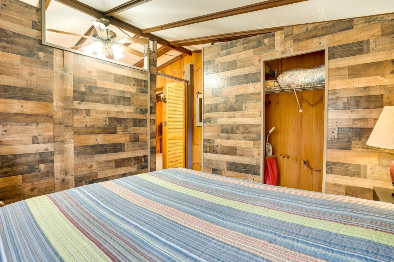Peaceful Warne Cabin Fenced Yard And Screened Porch Brasstown Ngoại thất bức ảnh