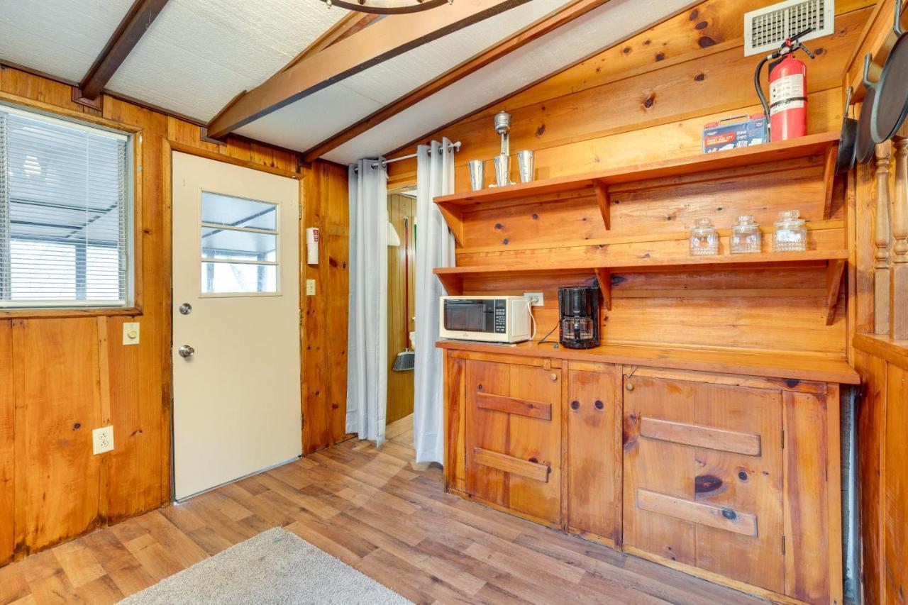 Peaceful Warne Cabin Fenced Yard And Screened Porch Brasstown Ngoại thất bức ảnh